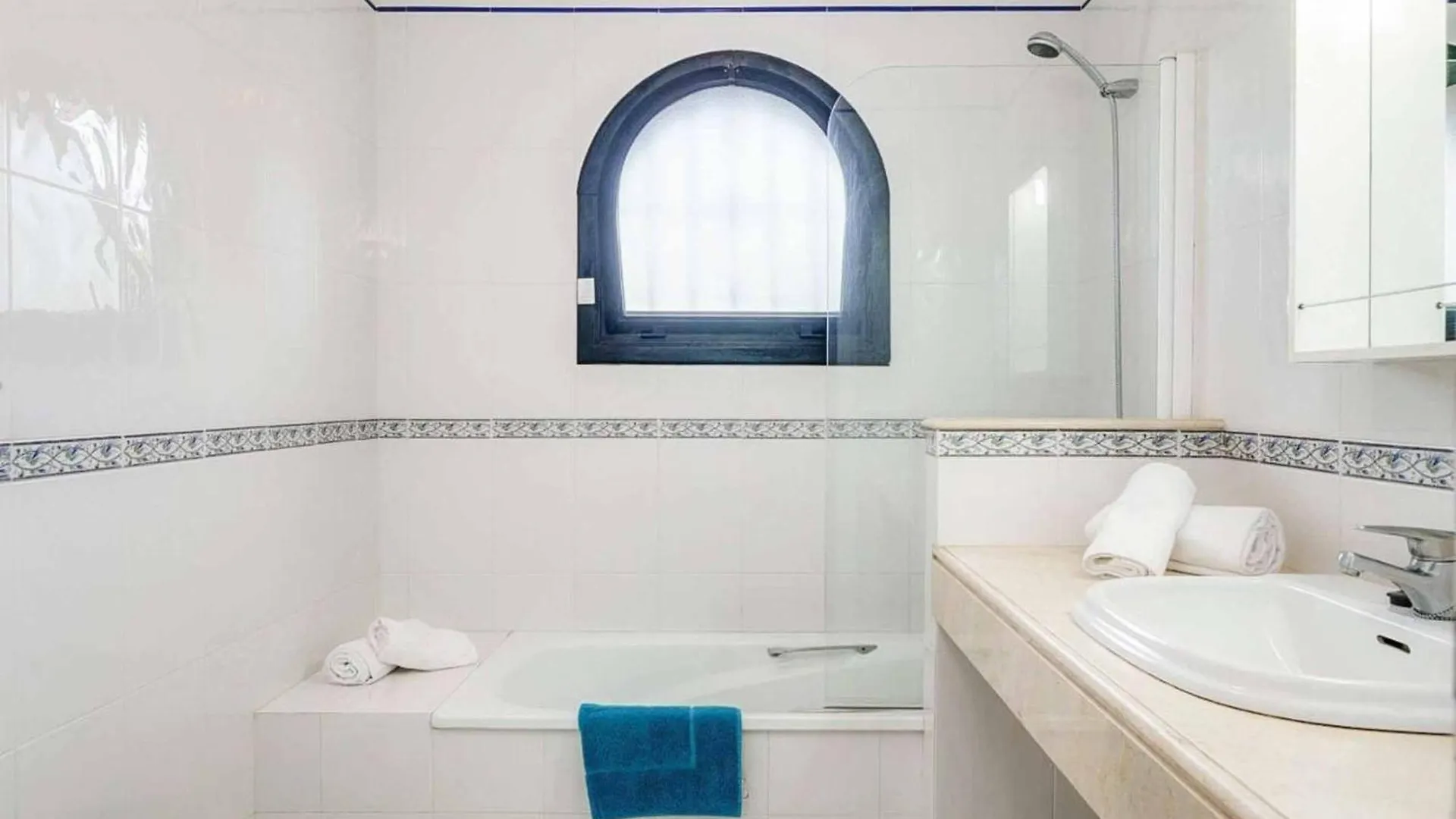 Villa Corrib Santa Fe de los Boliches Spain